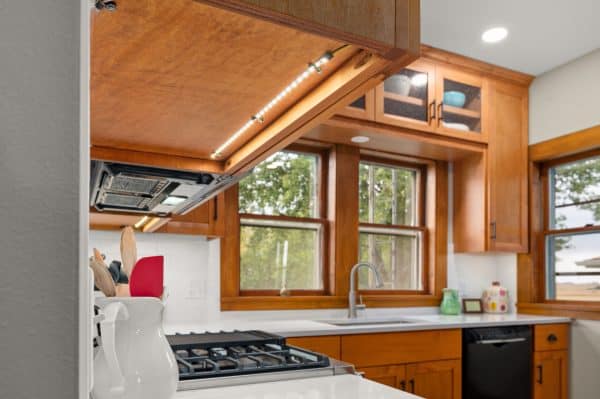 underneath cabinet lighting